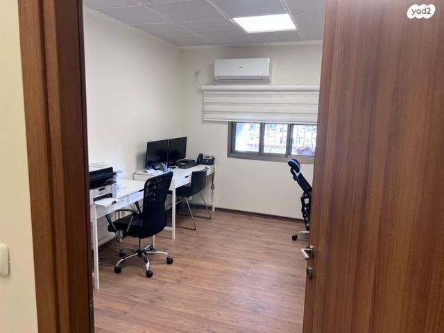 משרדים, נשר