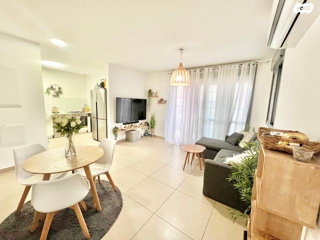 דירה, אליהו הנביא, פסגות אפק, ראש העין