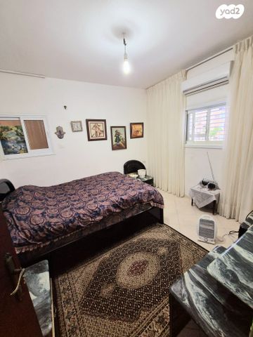 דירה, דרור, רמב"ם, ראשון לציון