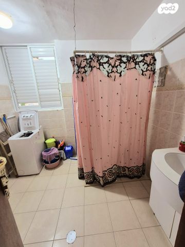 דירה, דרור, רמב"ם, ראשון לציון