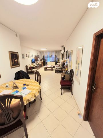 דירה, דרור, רמב"ם, ראשון לציון