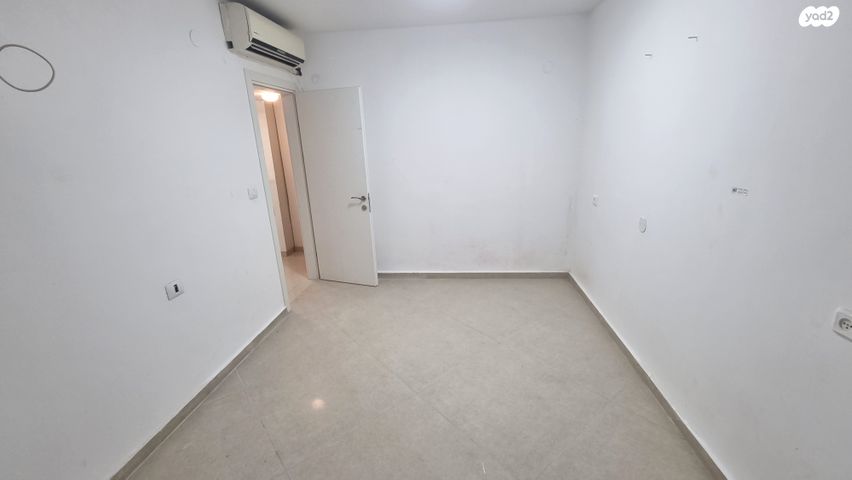 דירה, פנחס לבון, שיכון ותיקים, חולון