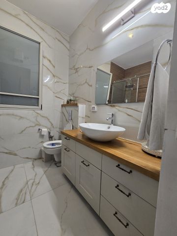 בית פרטי/ קוטג', נאות הפרחים, גן יבנה