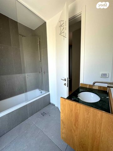 גג/ פנטהאוז, עג'מי, גבעת העליה, תל אביב יפו