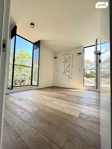 גג/ פנטהאוז, עג'מי, גבעת העליה, תל אביב יפו