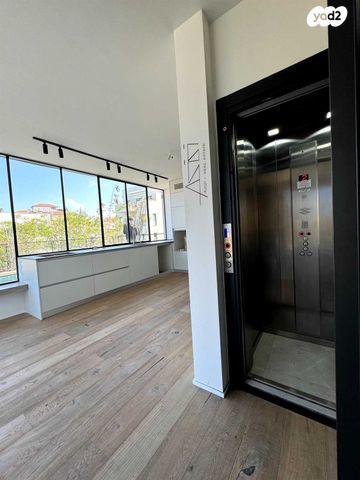 גג/ פנטהאוז, עג'מי, גבעת העליה, תל אביב יפו