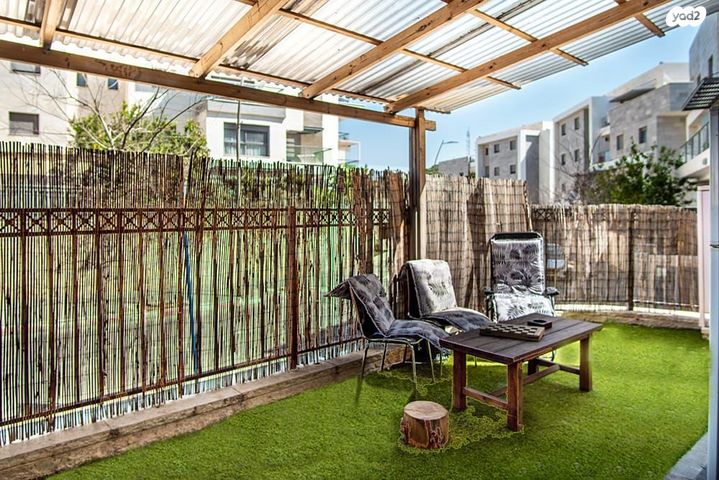 דירת גן, מודיעין מכבים רעות