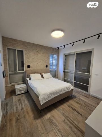 בית פרטי/ קוטג', נאות הפרחים, גן יבנה