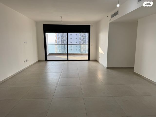 דירה, אמנון ליפקין שחק, נוף הטיילת, נתניה