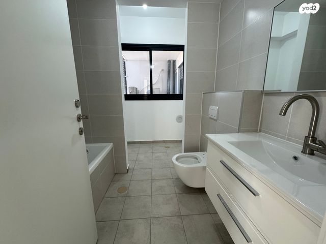 דירה, אמנון ליפקין שחק, נוף הטיילת, נתניה