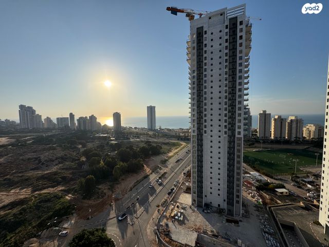 דירה, אמנון ליפקין שחק, נוף הטיילת, נתניה