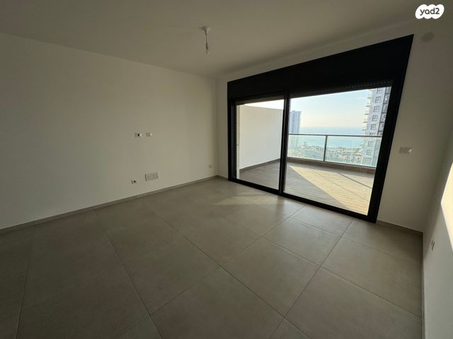 דירה, אמנון ליפקין שחק, נוף הטיילת, נתניה