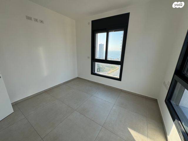 דירה, אמנון ליפקין שחק, נוף הטיילת, נתניה