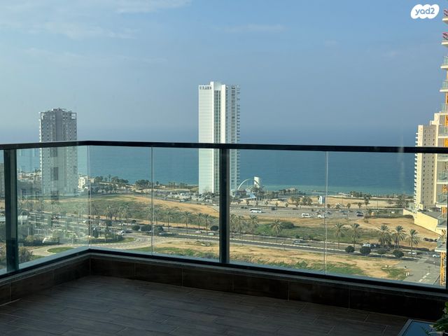 אמנון ליפקין שחק 