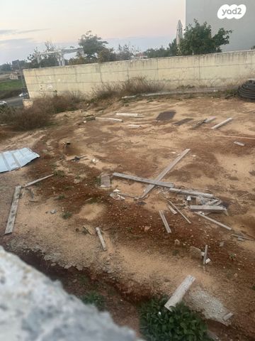 מגרשים, נחל איילון 1, אירוס, אירוס