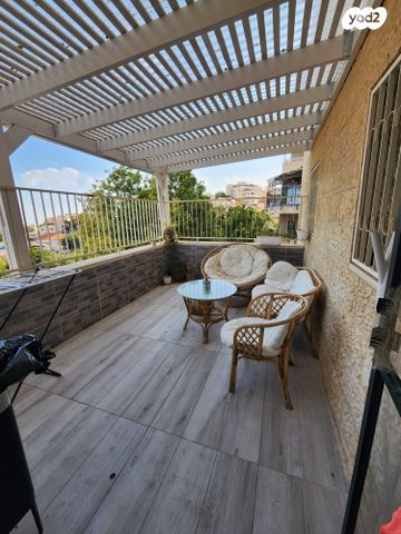 דירת גן, חוט השני, מגדים, מעלה אדומים