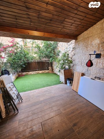 דירת גן, חוט השני, מגדים, מעלה אדומים