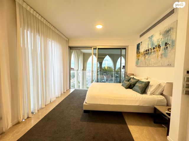 טריפלקס, עג'מי, גבעת העליה, תל אביב יפו