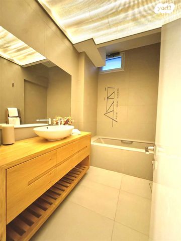 טריפלקס, עג'מי, גבעת העליה, תל אביב יפו