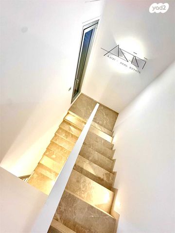 טריפלקס, עג'מי, גבעת העליה, תל אביב יפו