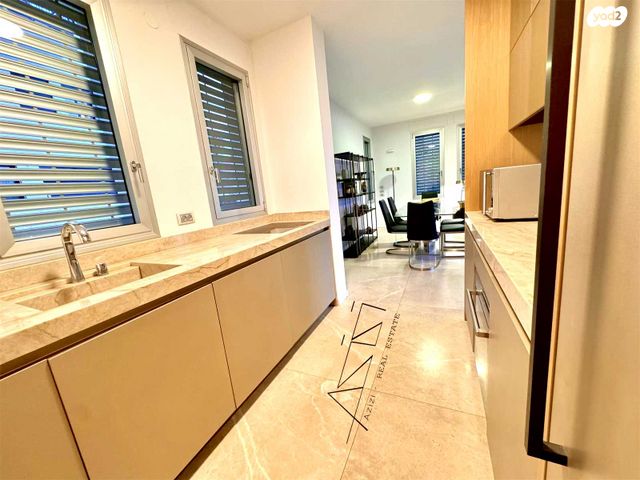 טריפלקס, עג'מי, גבעת העליה, תל אביב יפו