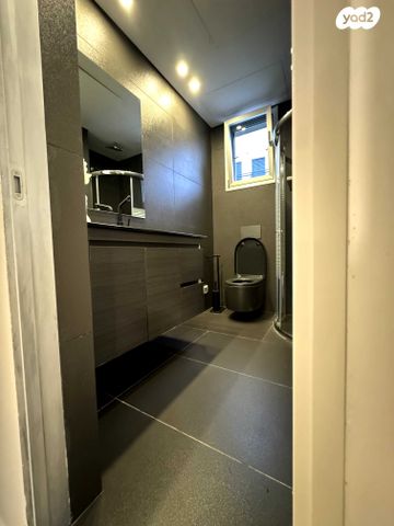 טריפלקס, עג'מי, גבעת העליה, תל אביב יפו