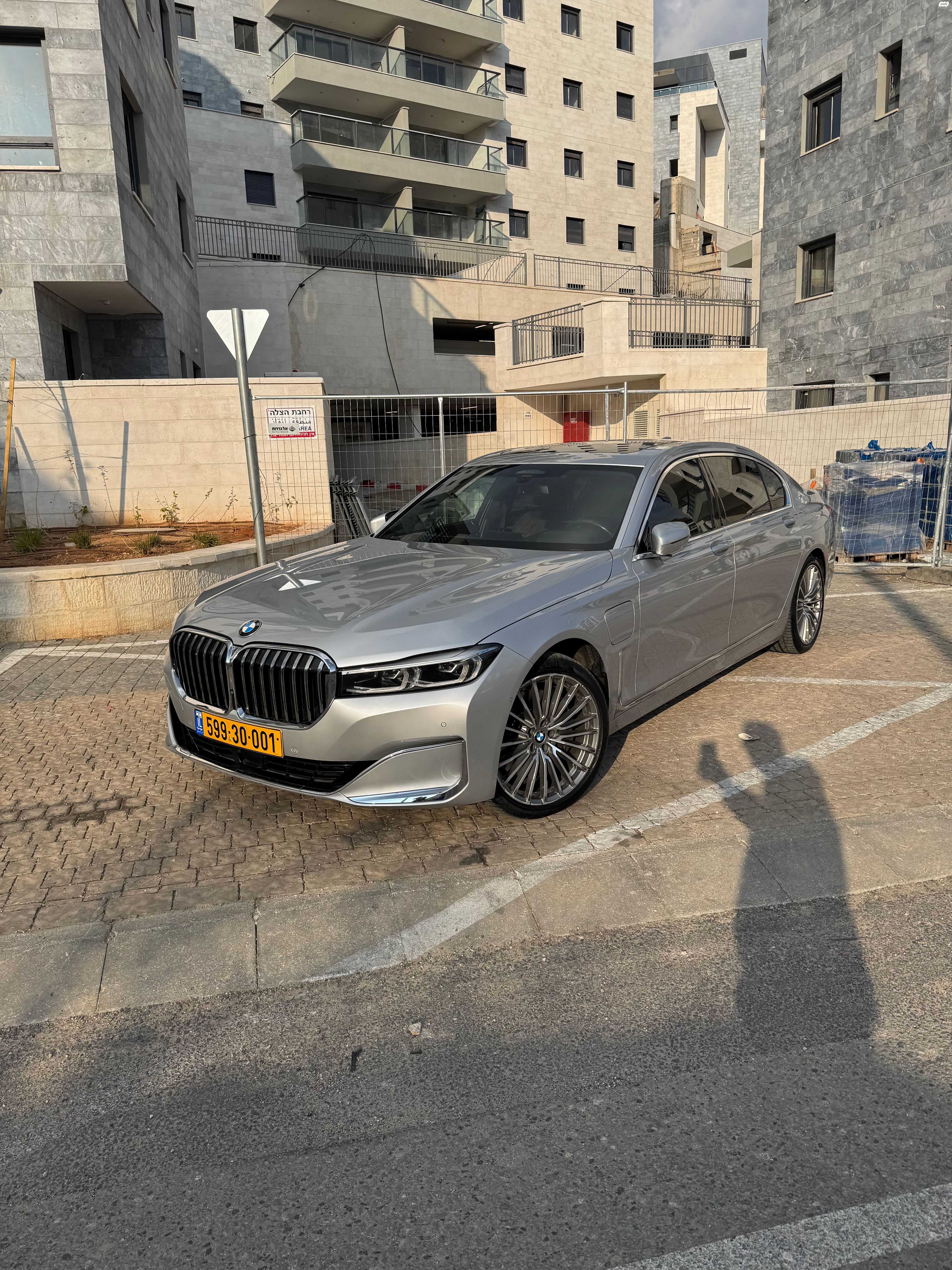 מודעת רכב ב מ וו סדרה 7