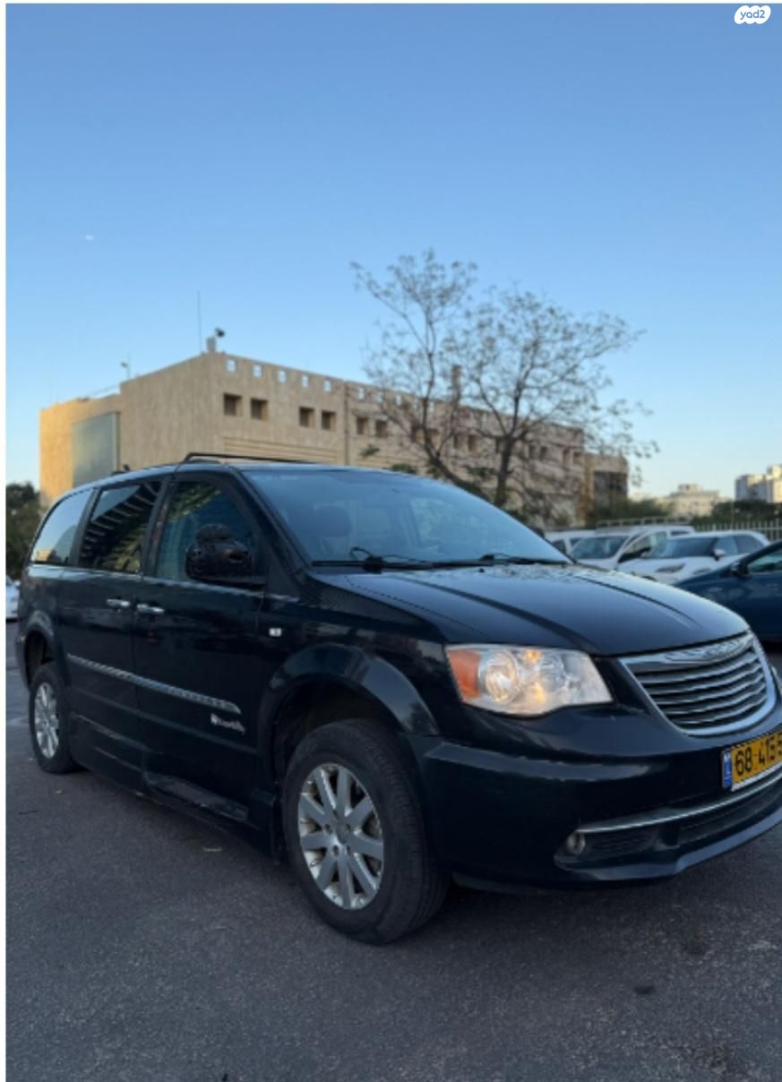 מודעת רכב קרייזלר גראנד וויאג'ר