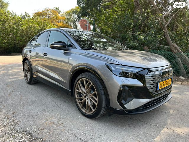 מודעת רכב אאודי Q4 e-tron