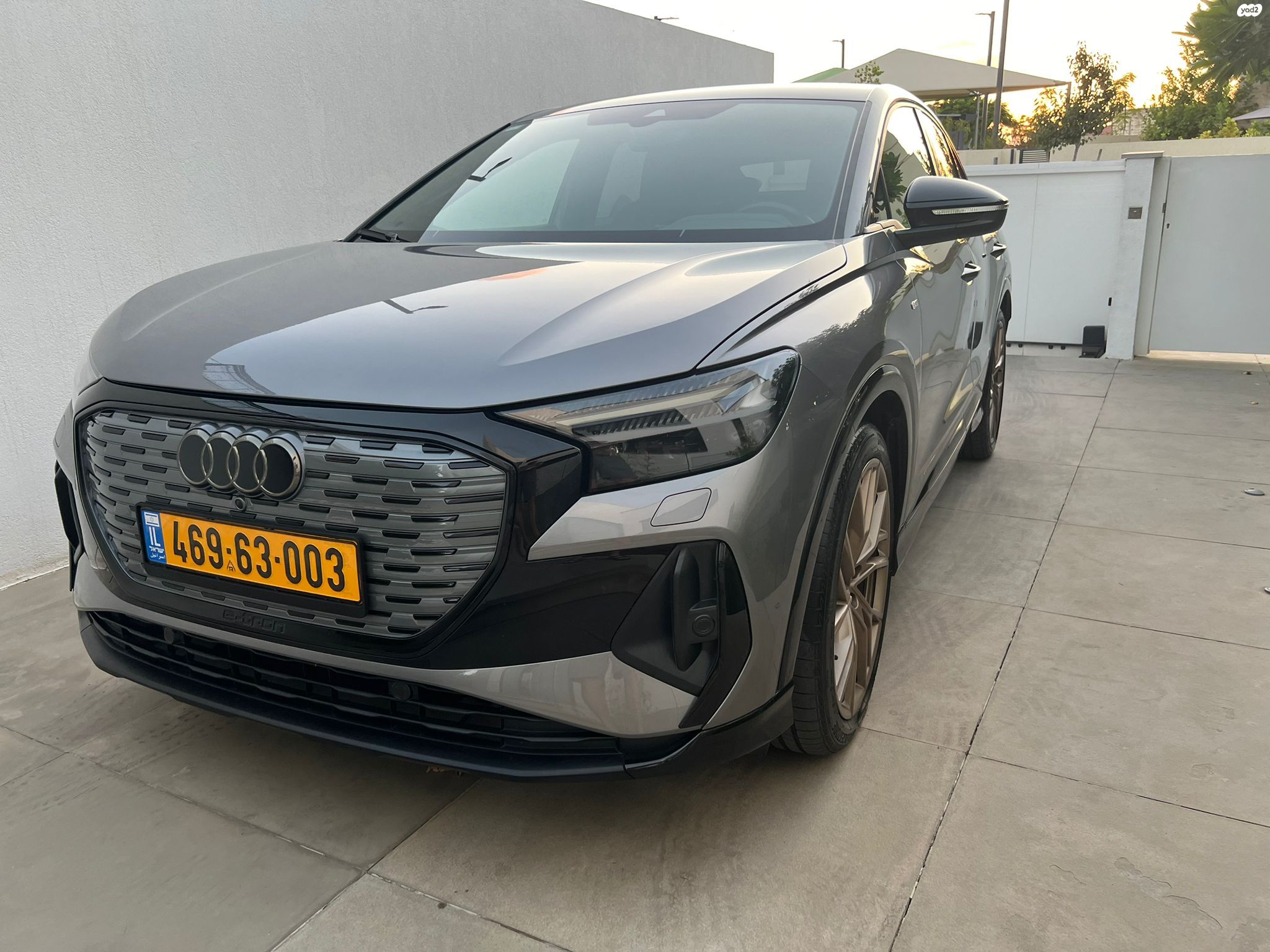 מודעת רכב אאודי Q4 e-tron