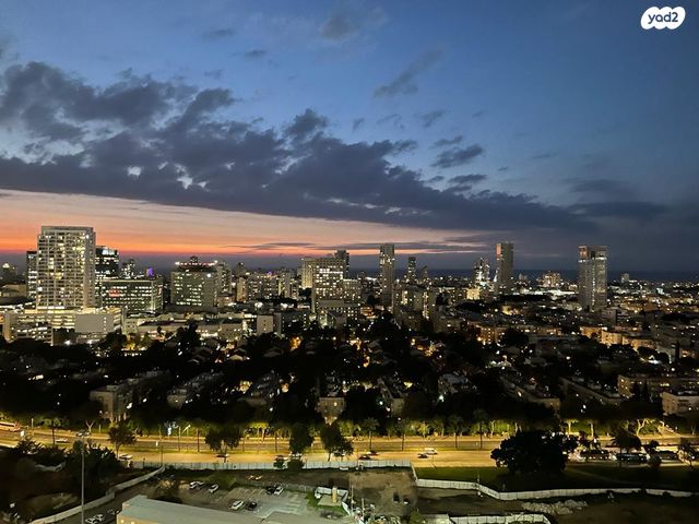 דרך מנחם בגין 158