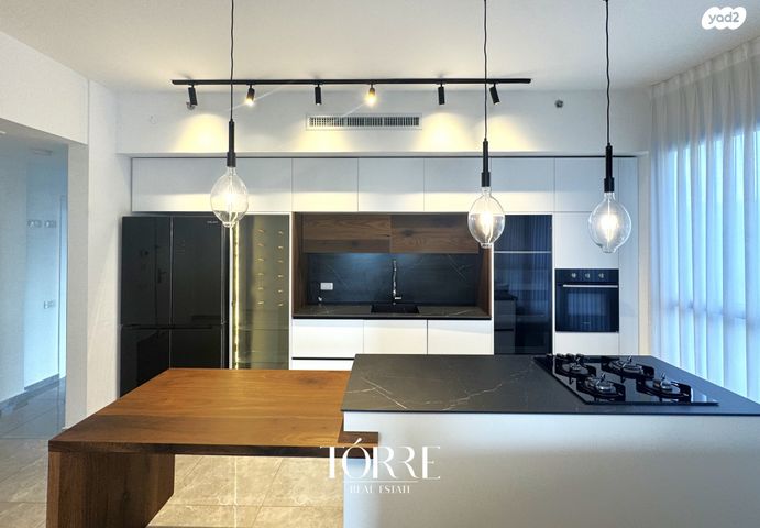 דרך מנחם בגין 158