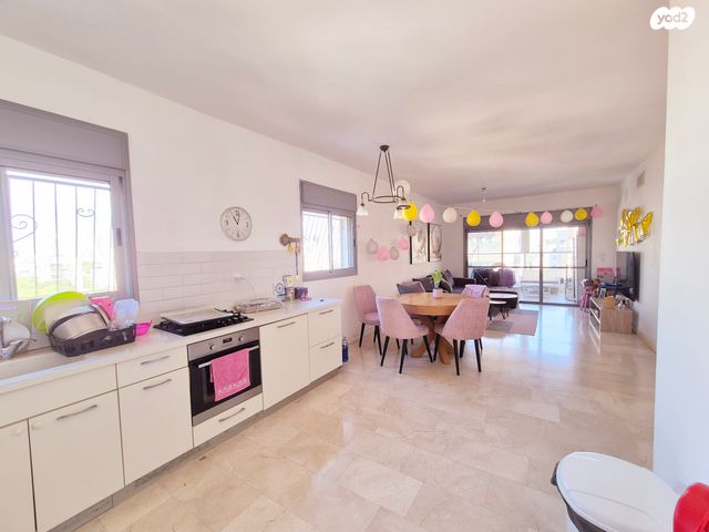 דירה, האר"י הקדוש 26, מחנה יהודה, פתח תקווה