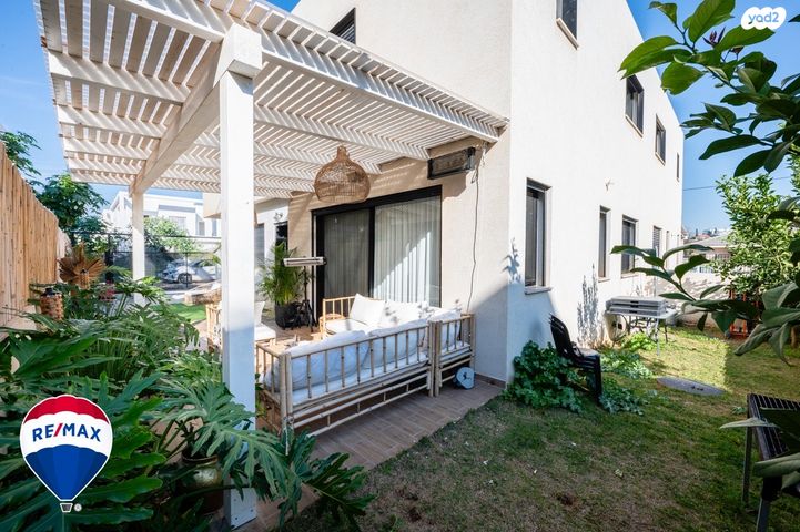 דו משפחתי, פרדס חנה כרכור