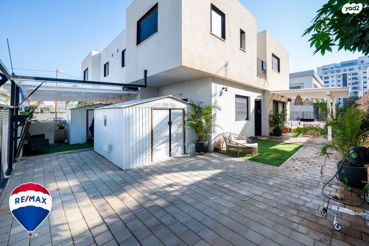 דו משפחתי, פרדס חנה כרכור