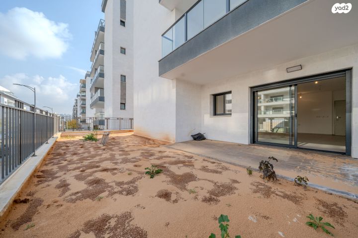 דירת גן, לוטם 25, הפרחים, חריש