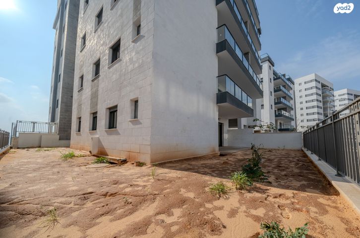 דירת גן, לוטם 25, הפרחים, חריש