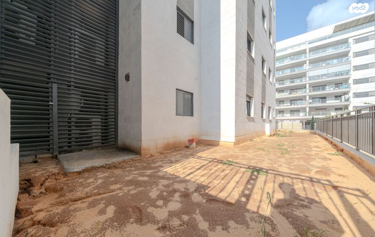 דירת גן, לוטם 25, הפרחים, חריש