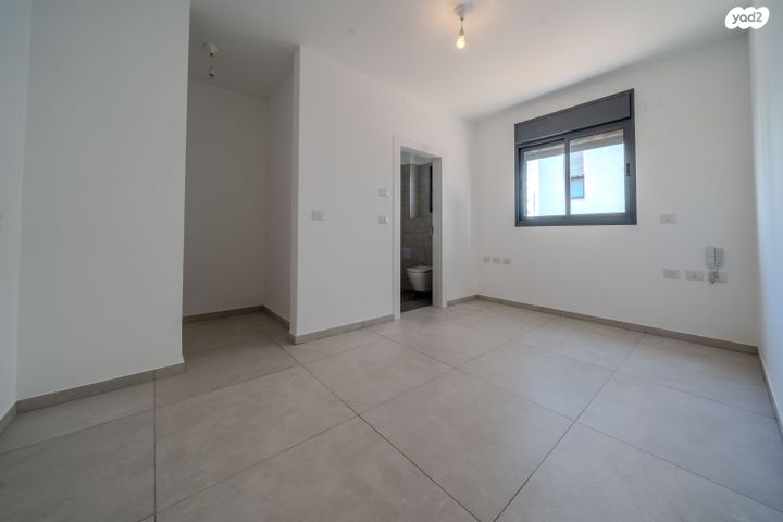 דירת גן, לוטם 25, הפרחים, חריש