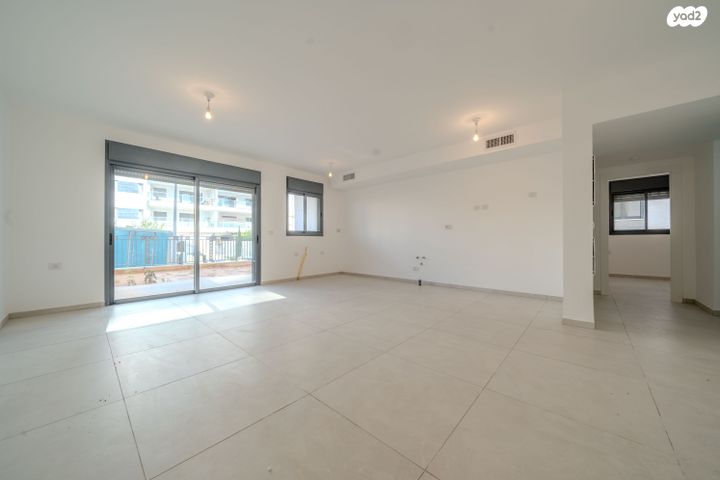 דירת גן, לוטם 25, הפרחים, חריש