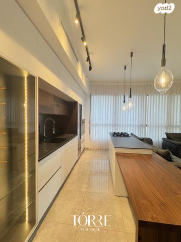 דירה, דרך מנחם בגין 158, מונטיפיורי, הרכבת, תל אביב יפו