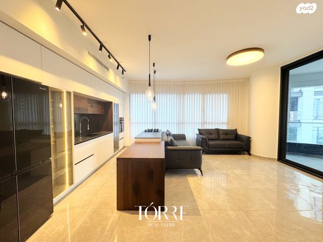 דירה, דרך מנחם בגין 158, מונטיפיורי, הרכבת, תל אביב יפו