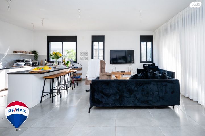 דו משפחתי, פרדס חנה כרכור