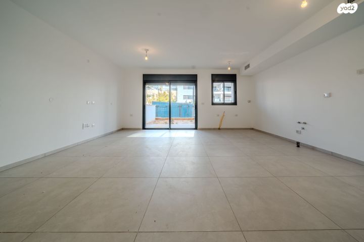 דירת גן, לוטם 25, הפרחים, חריש