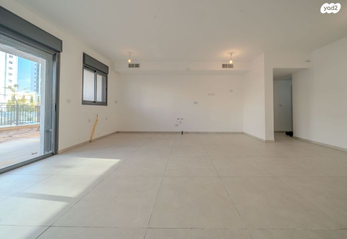 דירת גן, לוטם 25, הפרחים, חריש