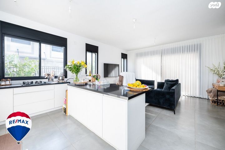 דו משפחתי, פרדס חנה כרכור