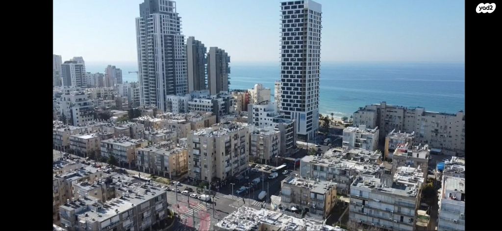 גג/ פנטהאוז, ארלוזורוב 21, בת ים