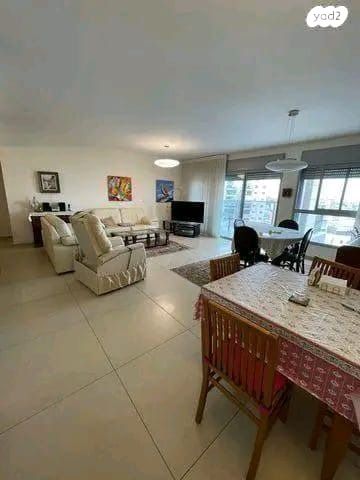 דירה, ראובן ברקת, קרית אילון, חולון