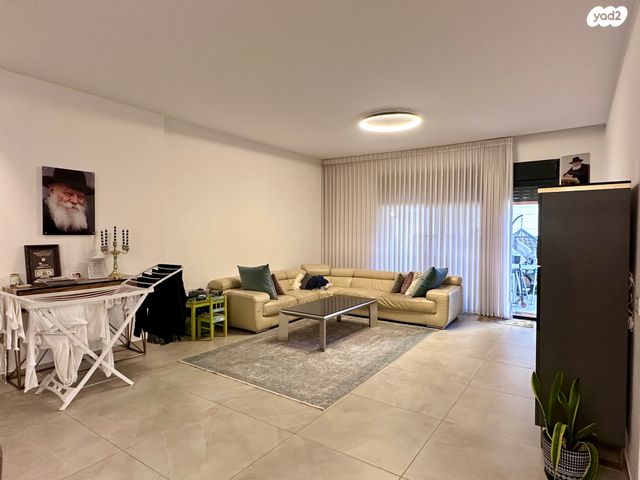 דירת גן, סשה ארגוב, נווה זמר, רעננה