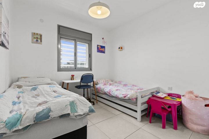 דירה, יגאל ידין, המגינים, מודיעין מכבים רעות